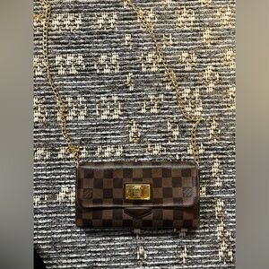 Louis Vuitton Damier Clutch / large wallet on chain